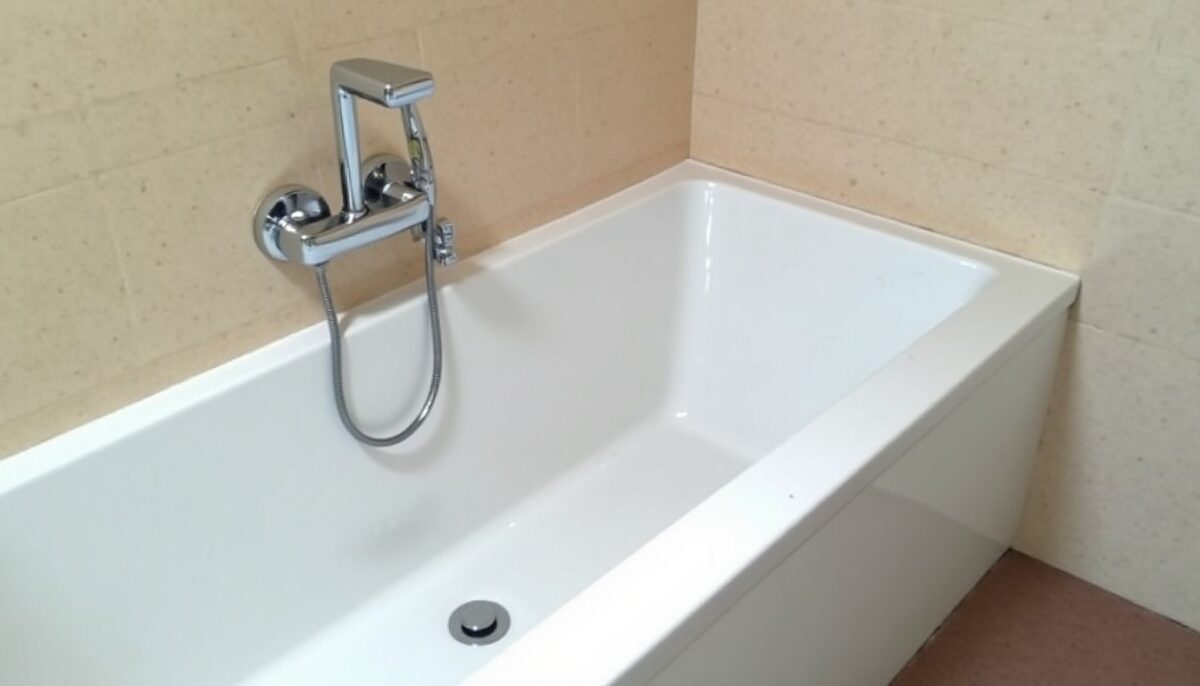 Réussir la transformation d'une douche en baignoire : guide complet des étapes à suivre