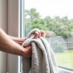 Installer facilement une chatière sans perçage sur votre baie vitrée : guide pratique et astuces